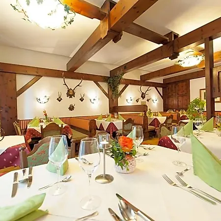 Hotel Neue Post 3*