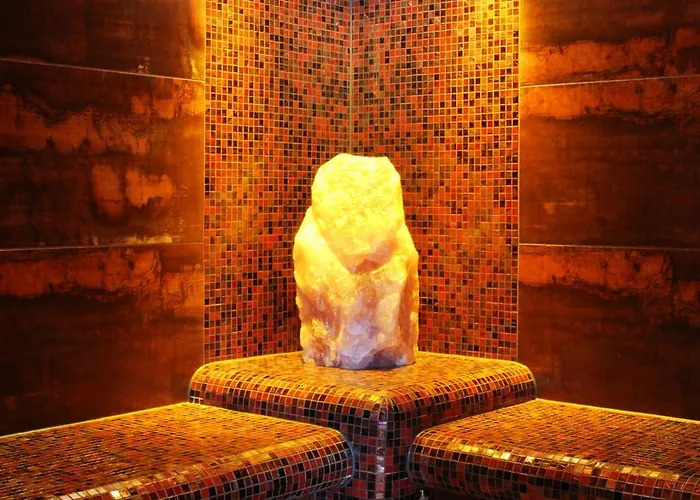 Отель Neue Post 3*